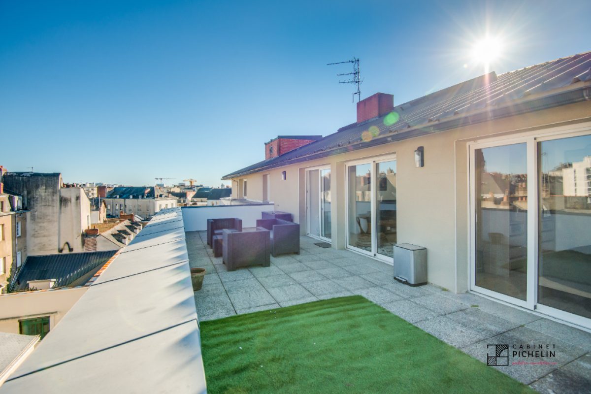 Nantes Centre T2 meublé avec terrasse de 30 m² et ascenseur